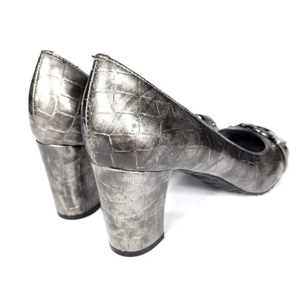 Anne Klein Fielding Silver Faux Leather Embossed Pumps Size 7.5 - Picture 3 of 6